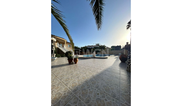 Odsprzedaż - Villa - Torrevieja - aguas nuevas