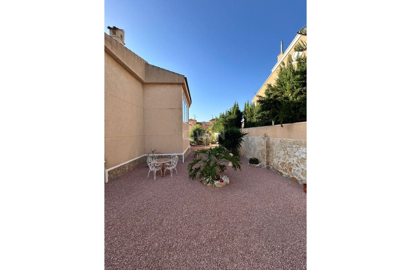 Odsprzedaż - Villa - Torrevieja - aguas nuevas