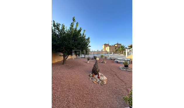 Odsprzedaż - Villa - Torrevieja - aguas nuevas