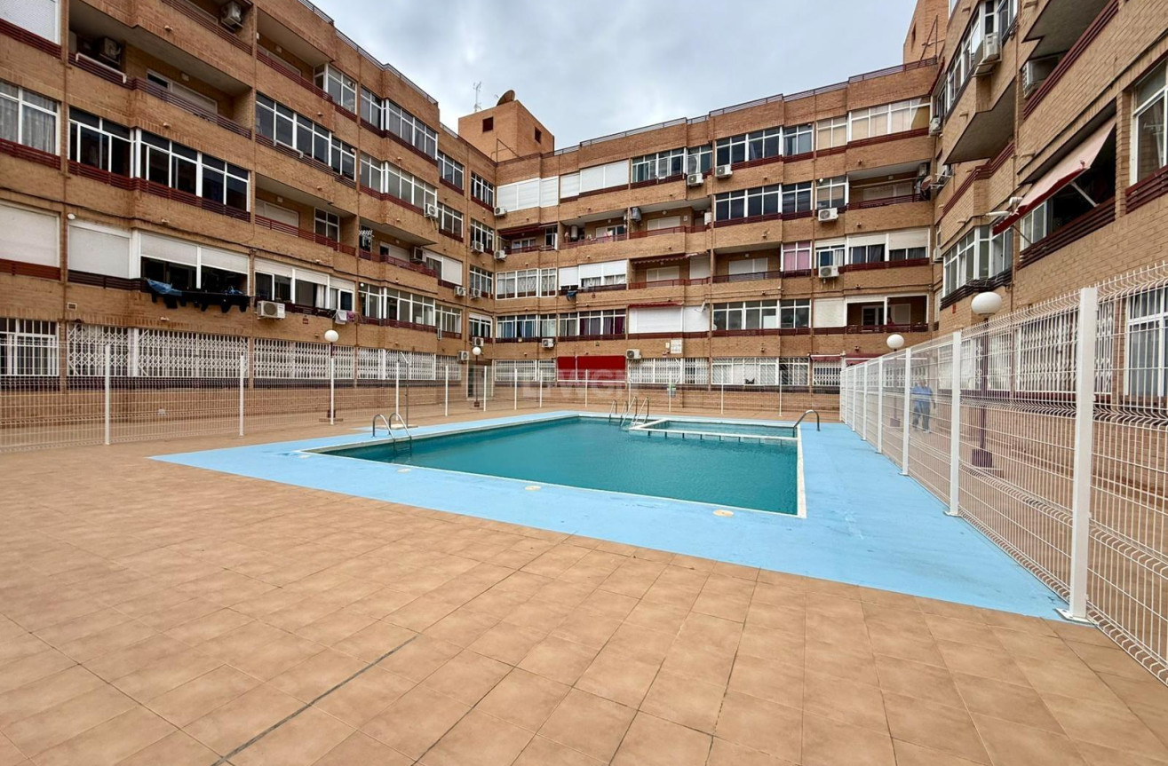 Wiederverkauf - Wohnung - Torrevieja - Centro