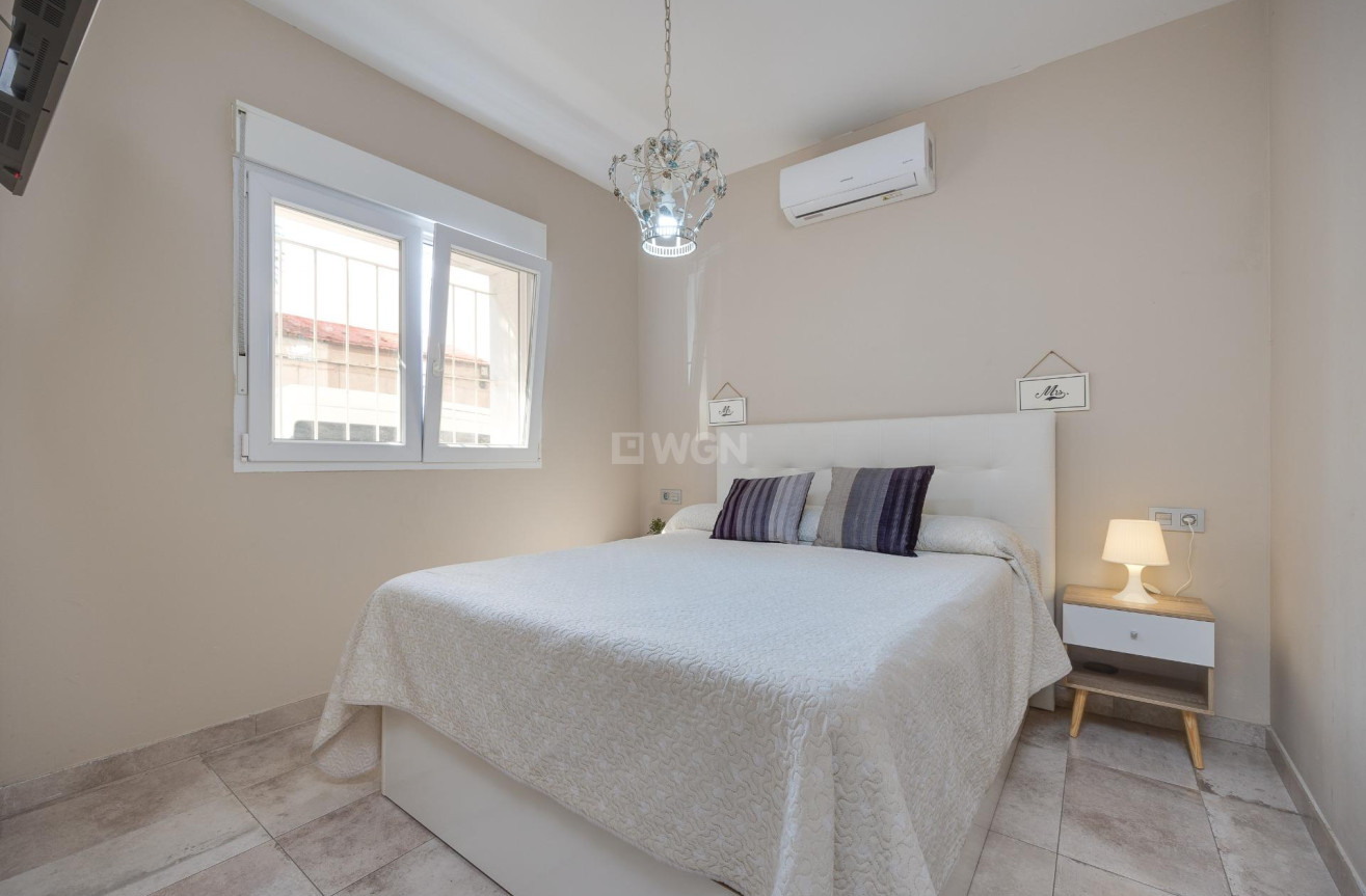 Odsprzedaż - Kamienica - Torrevieja - Centro