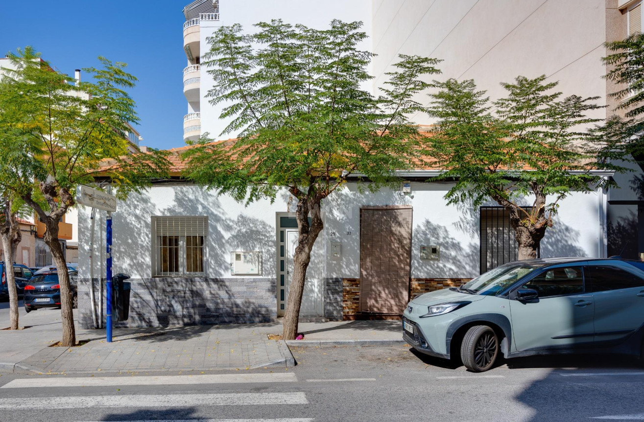 Odsprzedaż - Kamienica - Torrevieja - Centro