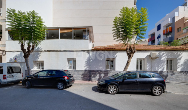 Odsprzedaż - Kamienica - Torrevieja - Centro
