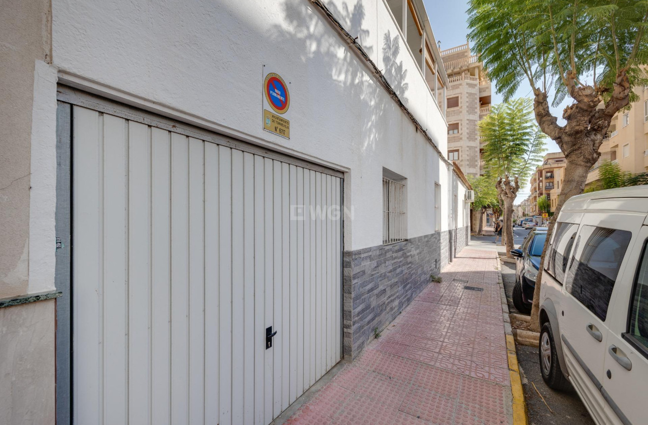 Odsprzedaż - Kamienica - Torrevieja - Centro