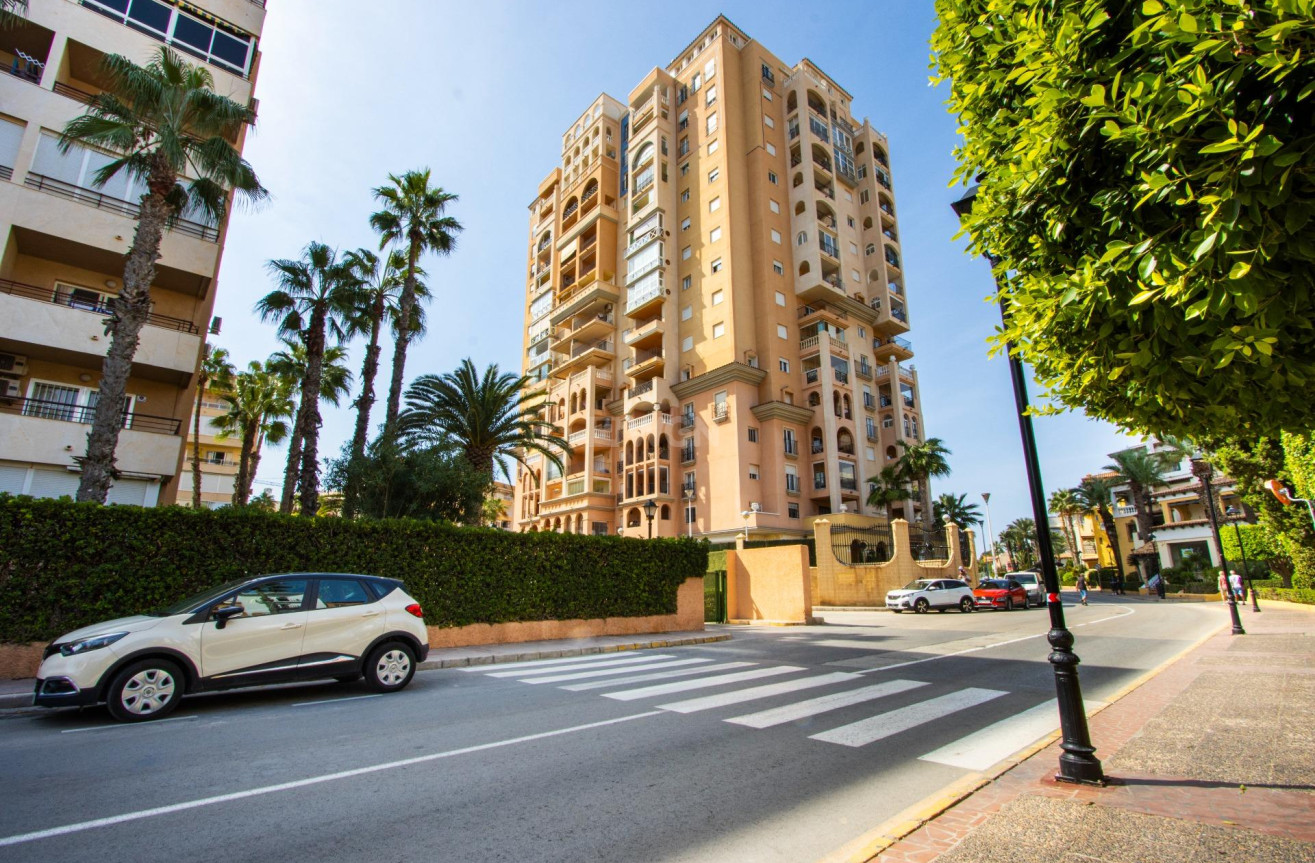 Odsprzedaż - Mieszkanie w bloku - Torrevieja - Los Frutales