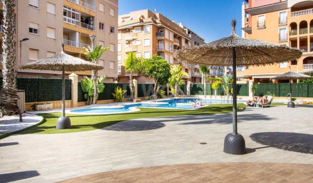 Odsprzedaż - Mieszkanie w bloku - Torrevieja - Los Frutales