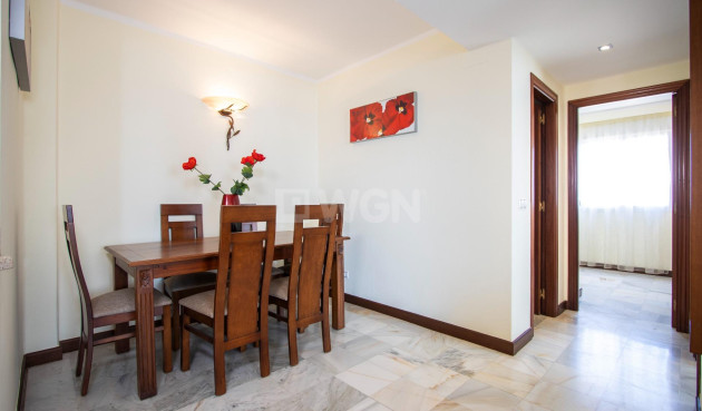 Odsprzedaż - Mieszkanie w bloku - Torrevieja - Los Frutales