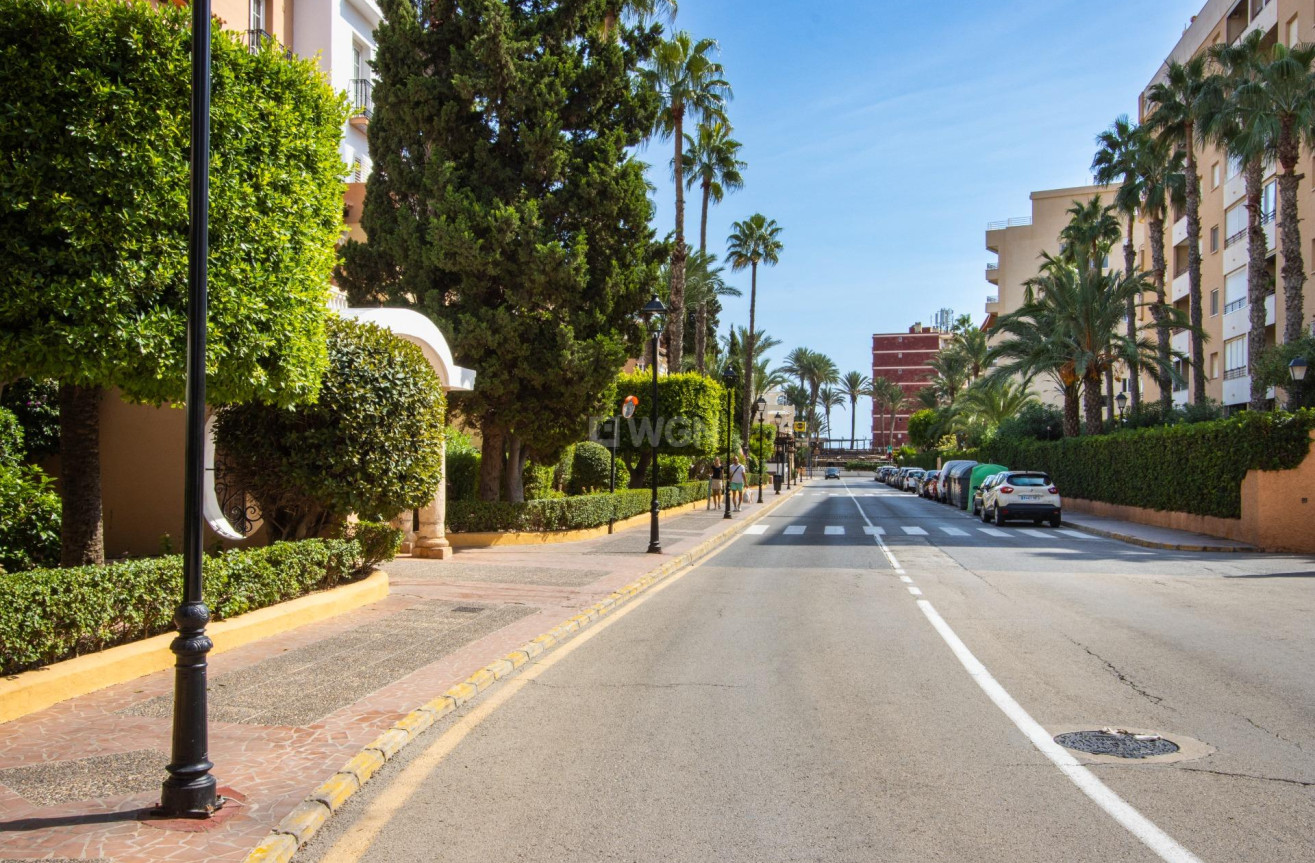 Odsprzedaż - Mieszkanie w bloku - Torrevieja - Los Frutales