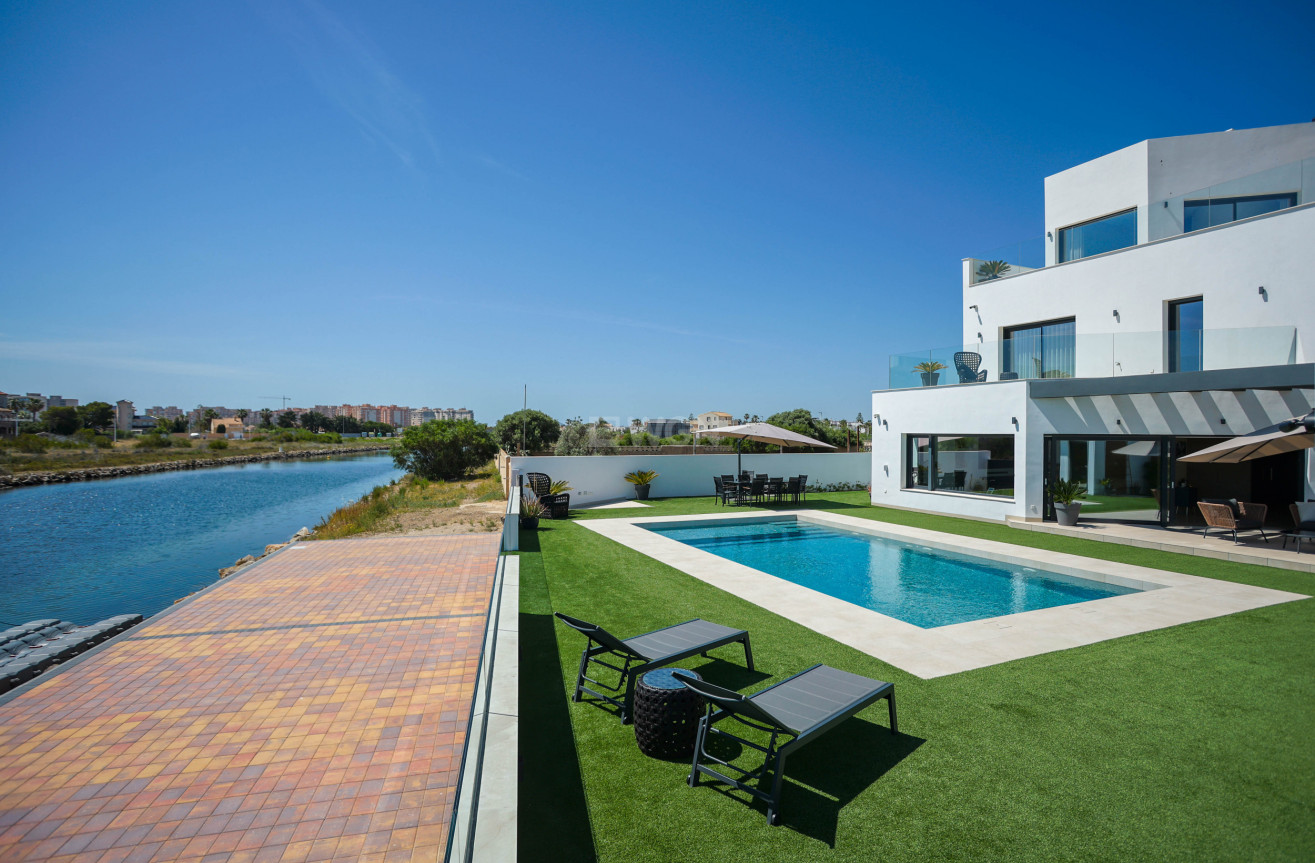 Resale - Villa - La Manga del Mar Menor - Costa Calida