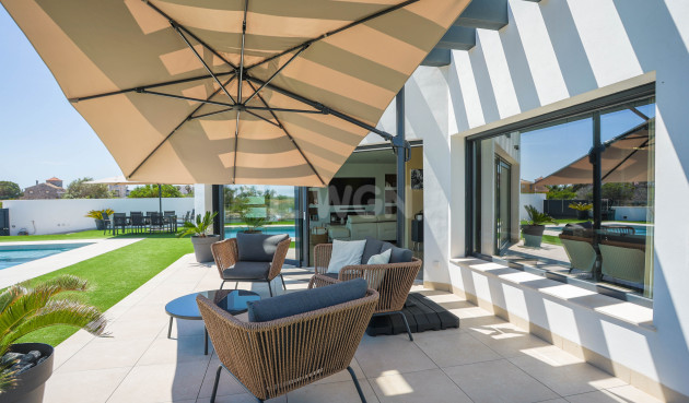 Resale - Villa - La Manga del Mar Menor - Costa Calida