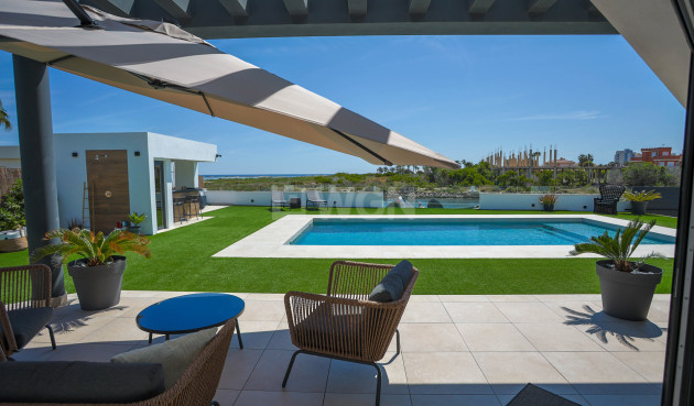 Resale - Villa - La Manga del Mar Menor - Costa Calida