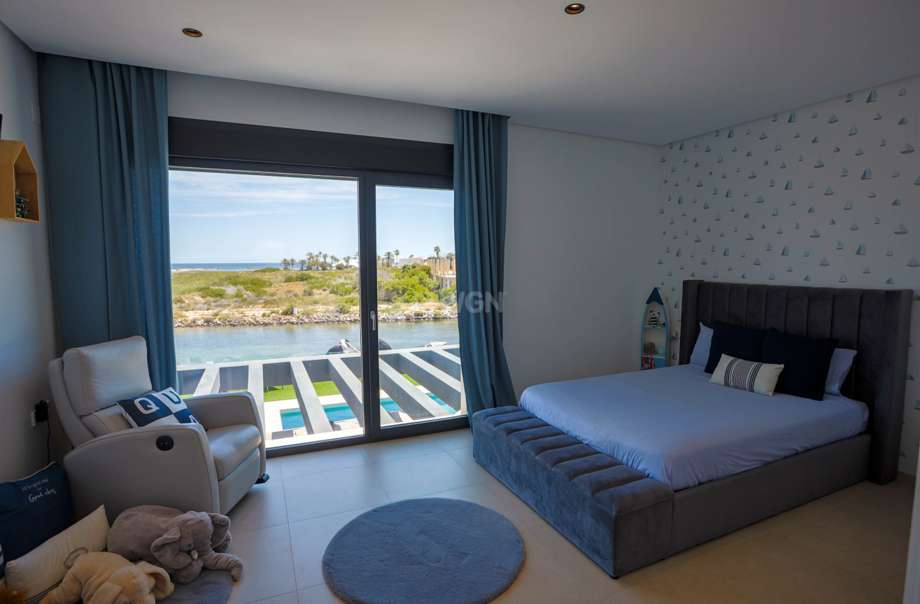 Resale - Villa - La Manga del Mar Menor - Costa Calida