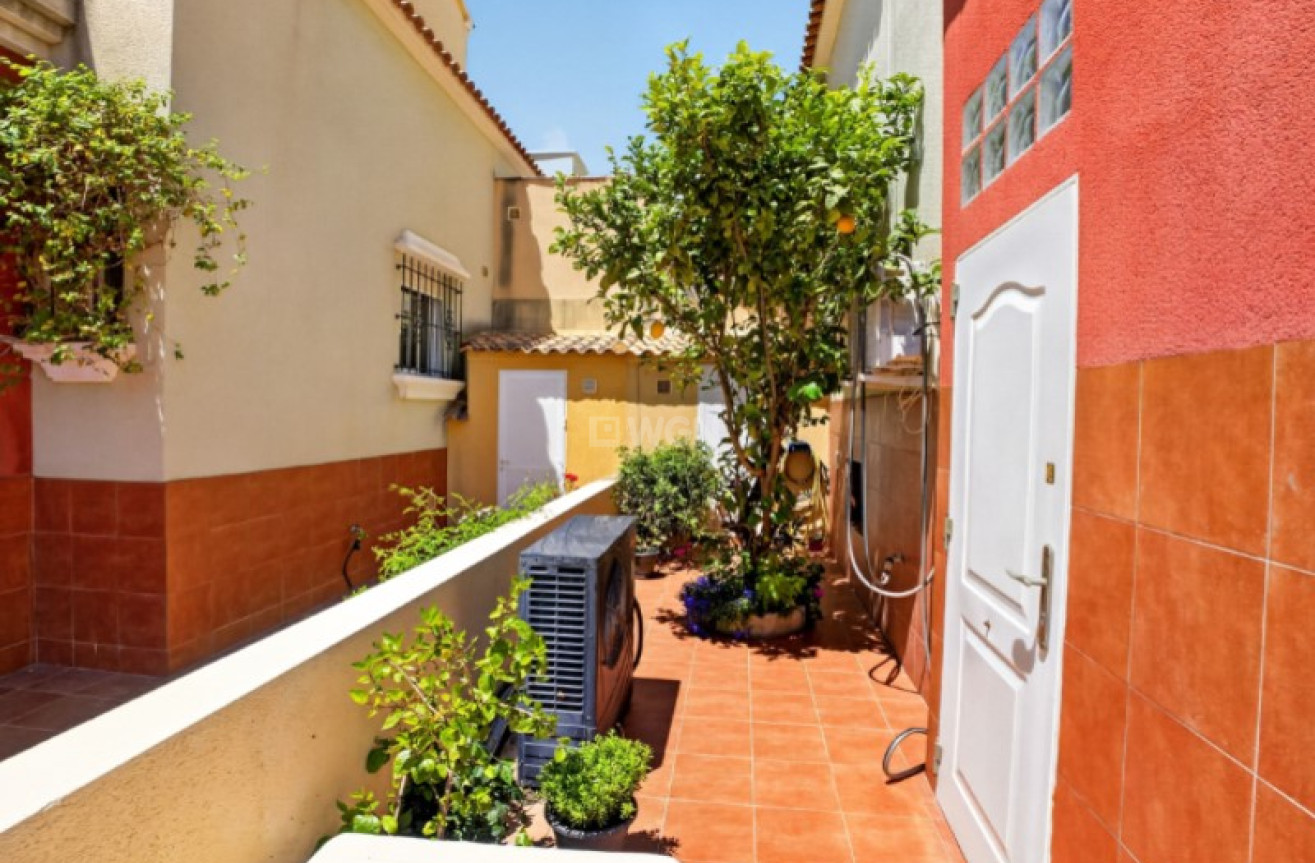 Odsprzedaż - Kamienica - Torrevieja - Costa Blanca