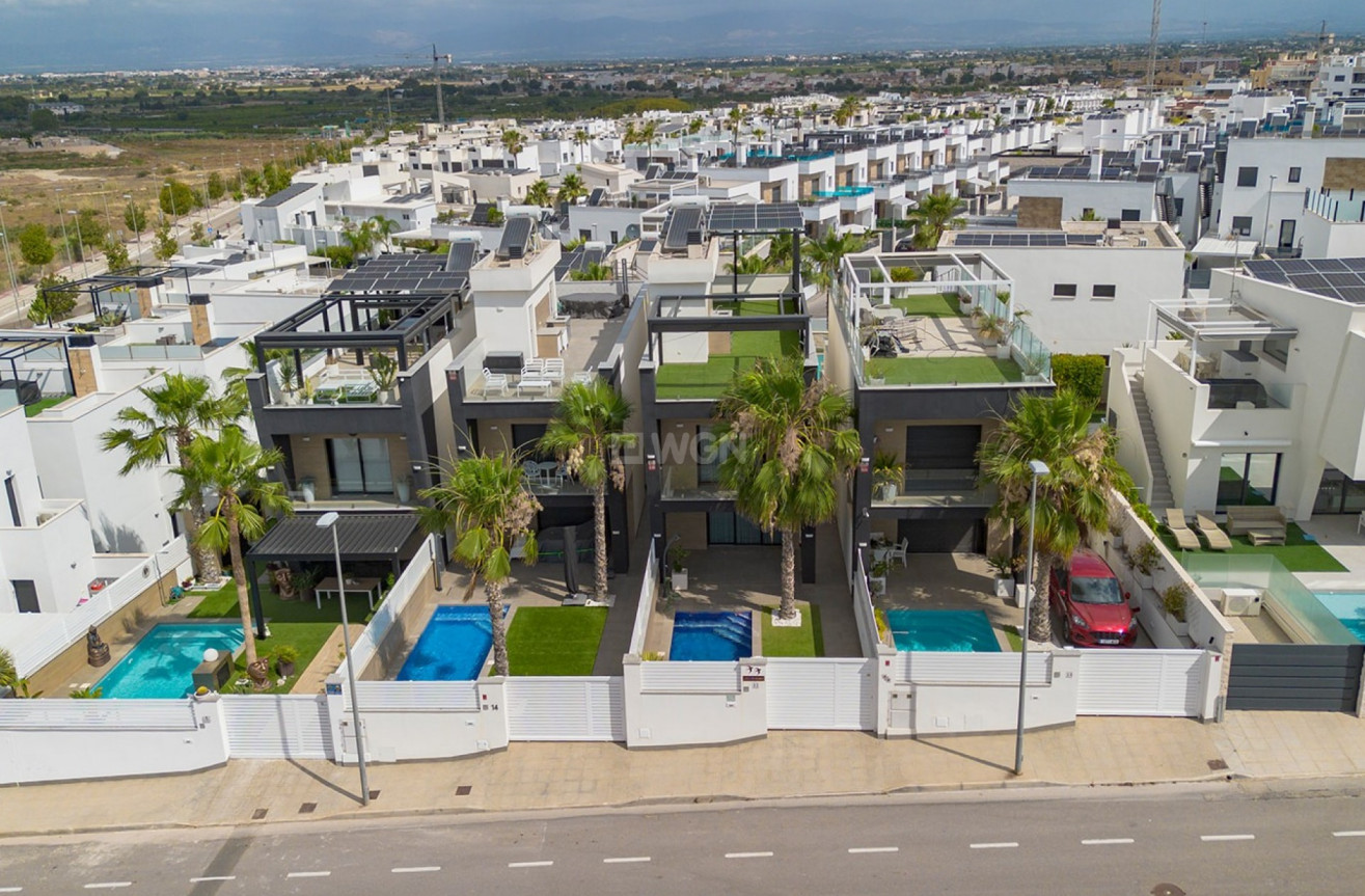 Odsprzedaż - Villa - Benijofar - Costa Blanca