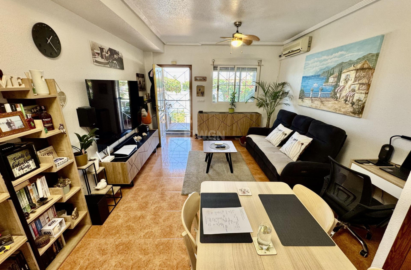 Odsprzedaż - Kamienica - Torrevieja - La Siesta - El Salado - Torreta