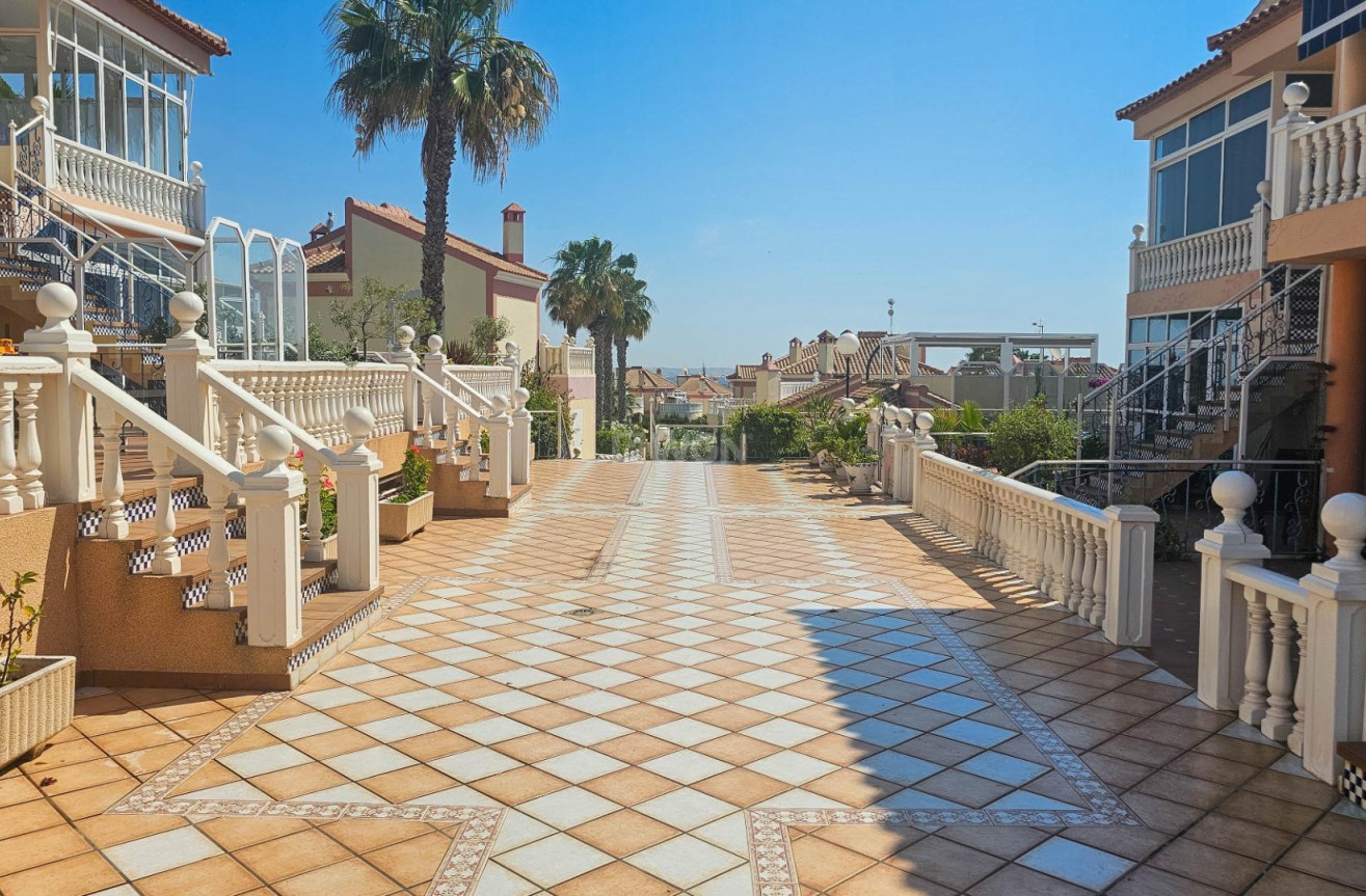 Odsprzedaż - Bungalow - Orihuela Costa - Los Altos