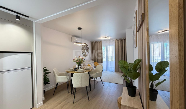 Odsprzedaż - Mieszkanie w bloku - Torrevieja - Nueva Torrevieja