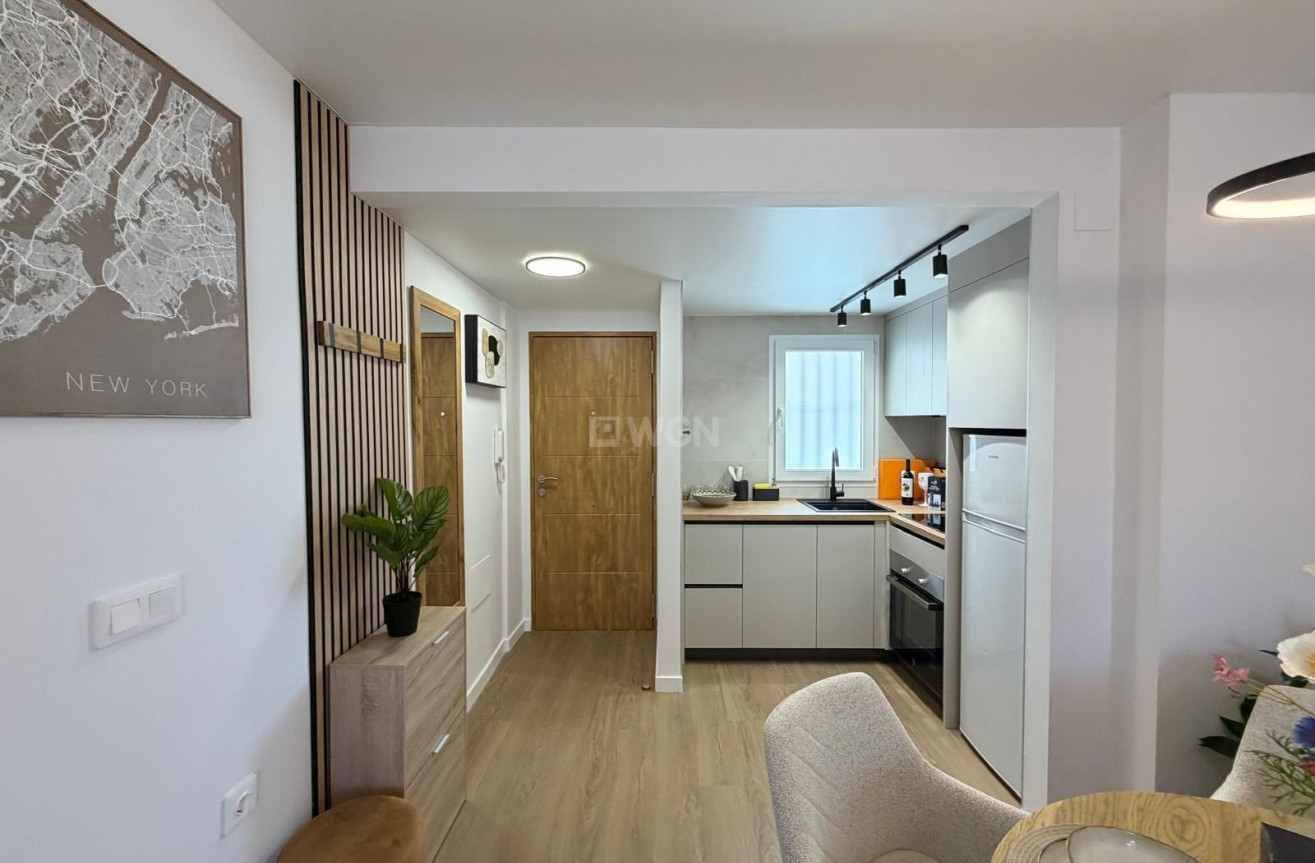 Odsprzedaż - Mieszkanie w bloku - Torrevieja - Nueva Torrevieja