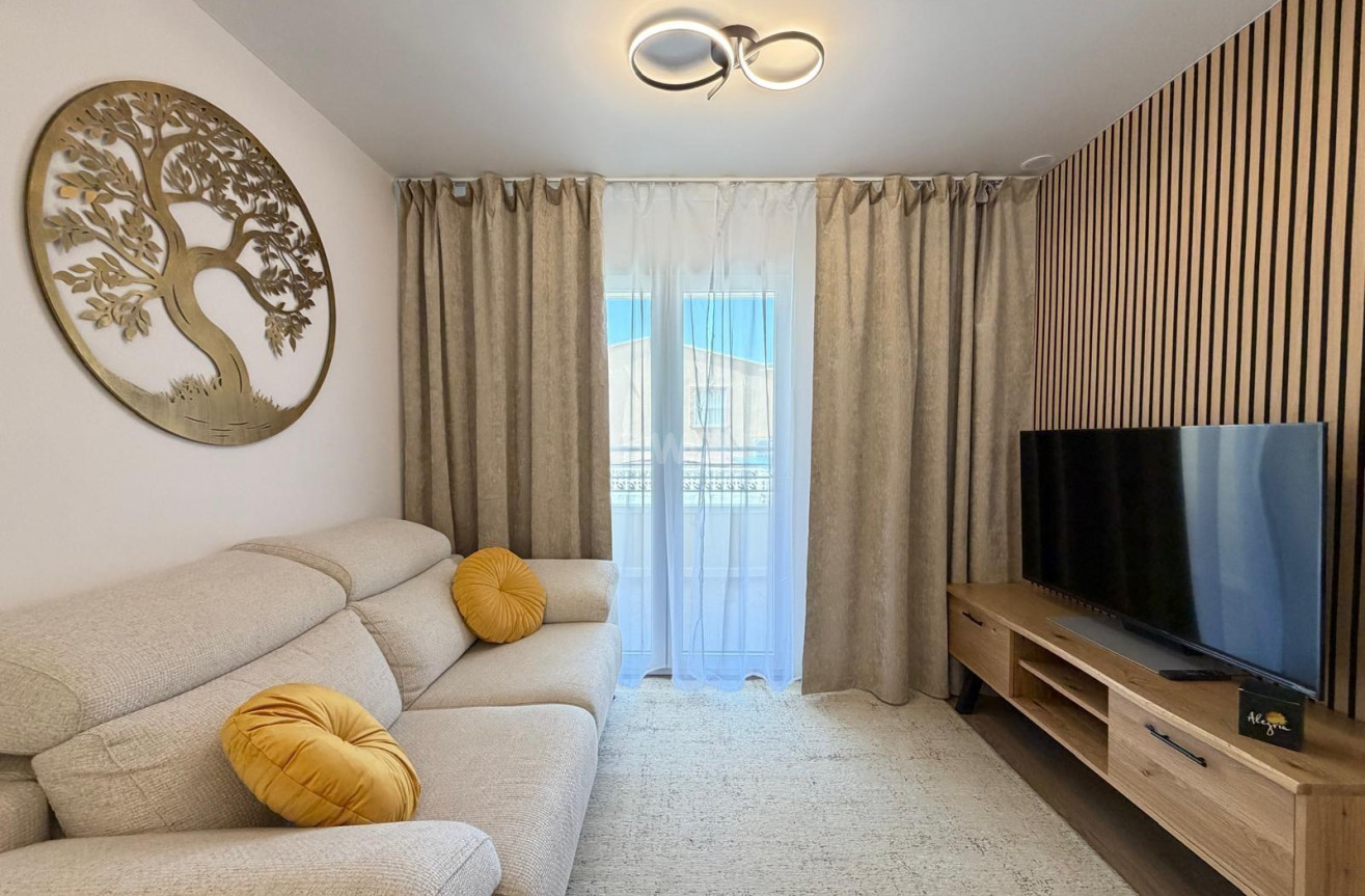 Odsprzedaż - Mieszkanie w bloku - Torrevieja - Nueva Torrevieja