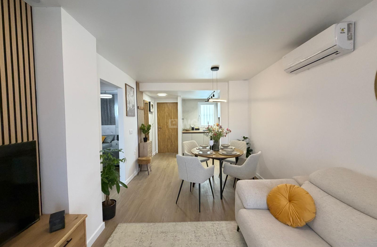 Odsprzedaż - Mieszkanie w bloku - Torrevieja - Nueva Torrevieja