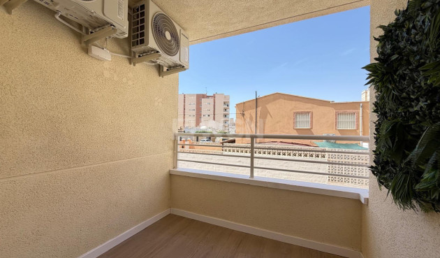 Odsprzedaż - Mieszkanie w bloku - Torrevieja - Nueva Torrevieja