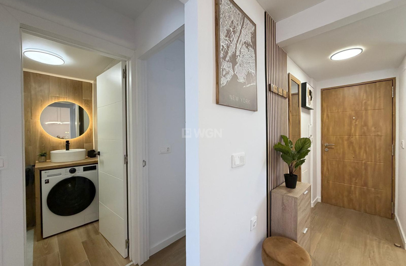 Odsprzedaż - Mieszkanie w bloku - Torrevieja - Nueva Torrevieja