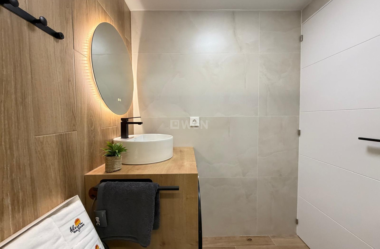 Odsprzedaż - Mieszkanie w bloku - Torrevieja - Nueva Torrevieja