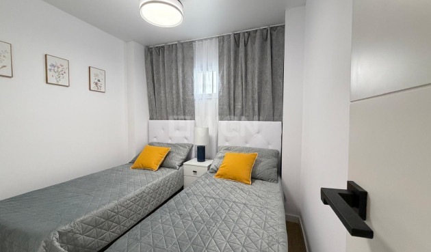 Odsprzedaż - Mieszkanie w bloku - Torrevieja - Nueva Torrevieja