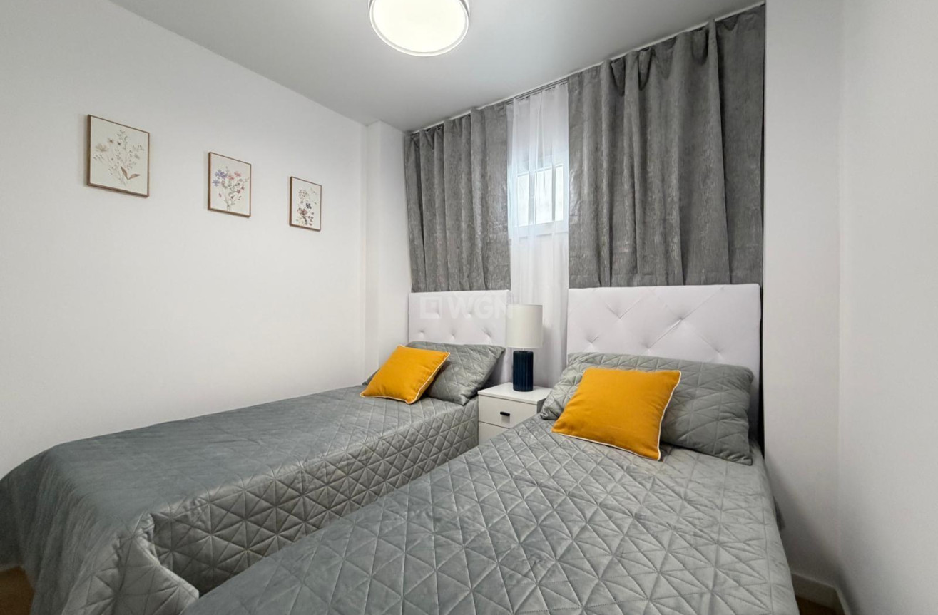 Odsprzedaż - Mieszkanie w bloku - Torrevieja - Nueva Torrevieja