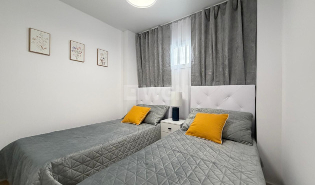 Odsprzedaż - Mieszkanie w bloku - Torrevieja - Nueva Torrevieja