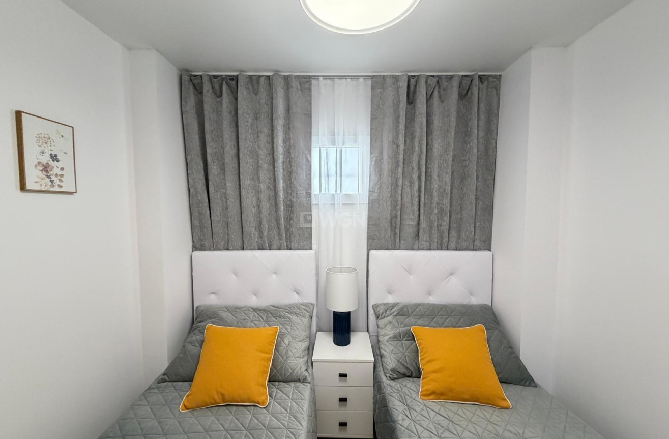 Odsprzedaż - Mieszkanie w bloku - Torrevieja - Nueva Torrevieja