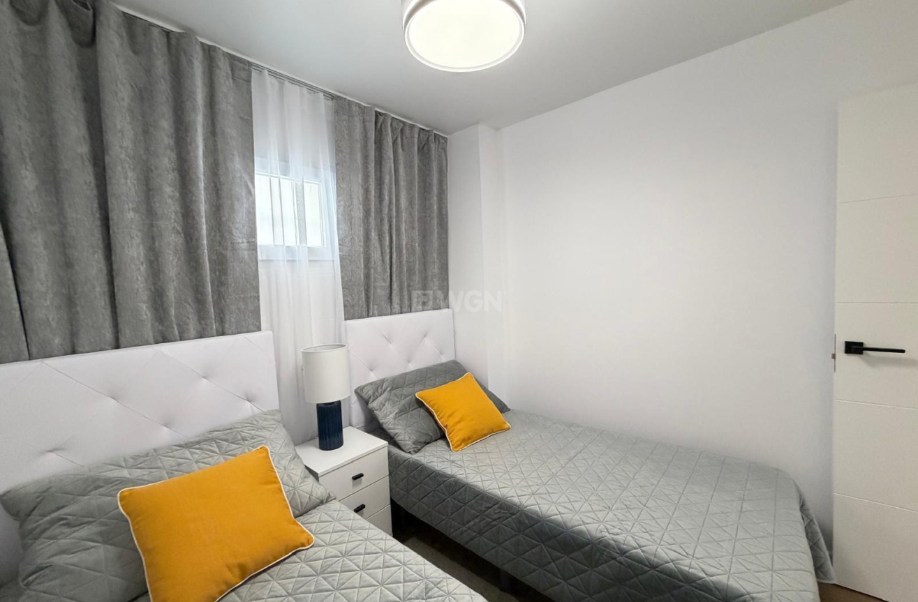 Odsprzedaż - Mieszkanie w bloku - Torrevieja - Nueva Torrevieja