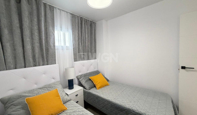 Odsprzedaż - Mieszkanie w bloku - Torrevieja - Nueva Torrevieja