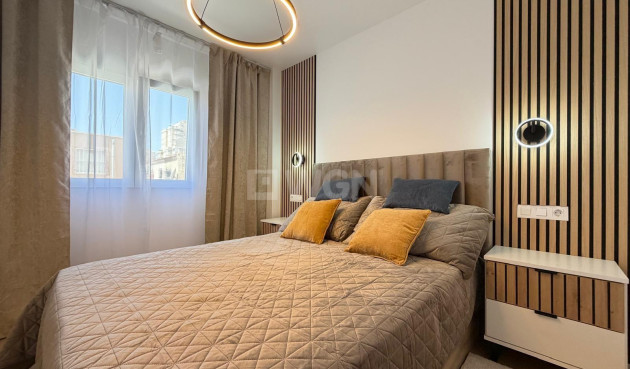 Odsprzedaż - Mieszkanie w bloku - Torrevieja - Nueva Torrevieja