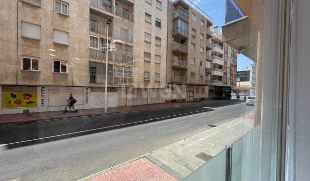 Odsprzedaż - Mieszkanie w bloku - Torrevieja - Estacion De Autobuses