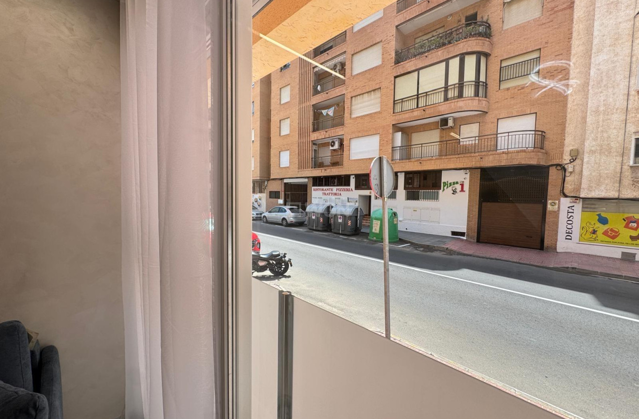 Odsprzedaż - Mieszkanie w bloku - Torrevieja - Estacion De Autobuses