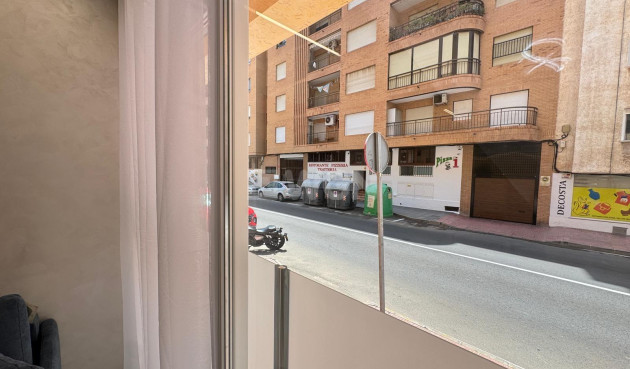 Odsprzedaż - Mieszkanie w bloku - Torrevieja - Estacion De Autobuses