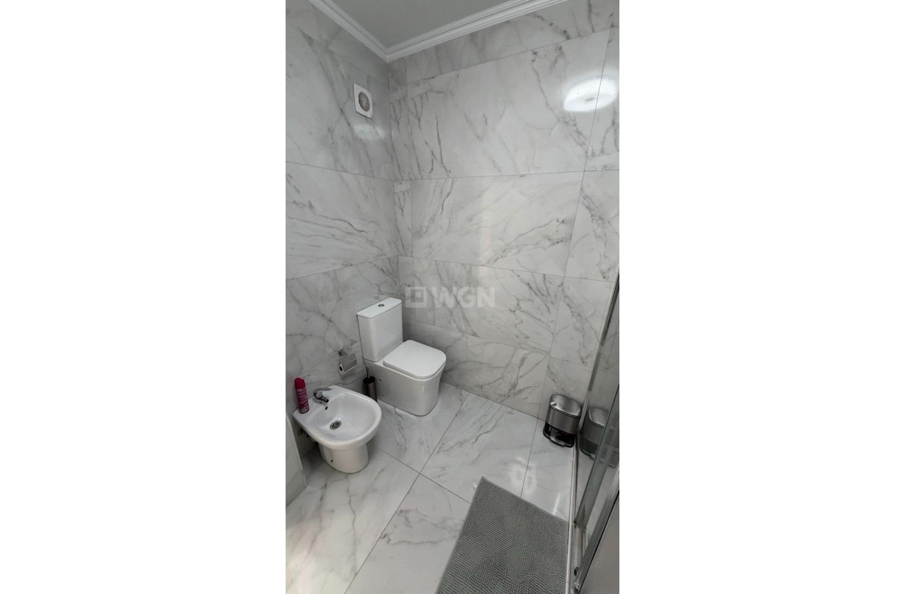 Odsprzedaż - Mieszkanie w bloku - Torrevieja - Curva Del Palangre