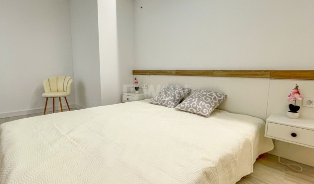 Odsprzedaż - Mieszkanie w bloku - Torrevieja - Costa Blanca