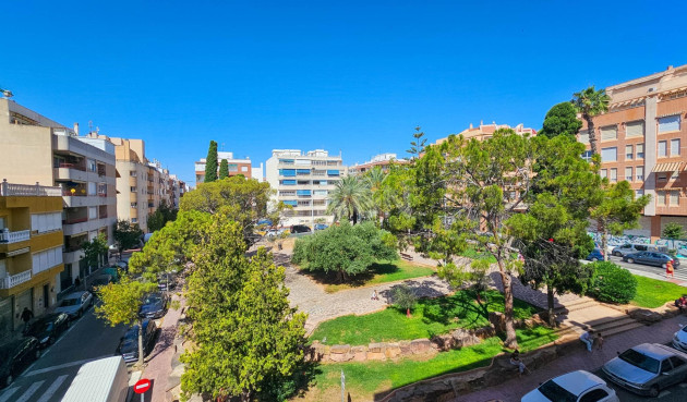 Odsprzedaż - Mieszkanie w bloku - Torrevieja - Playa del Cura
