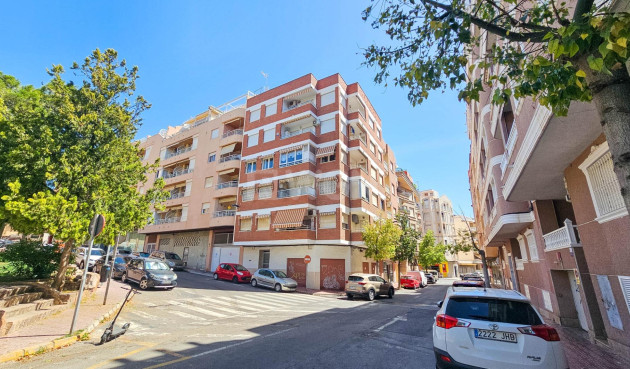 Odsprzedaż - Mieszkanie w bloku - Torrevieja - Playa del Cura