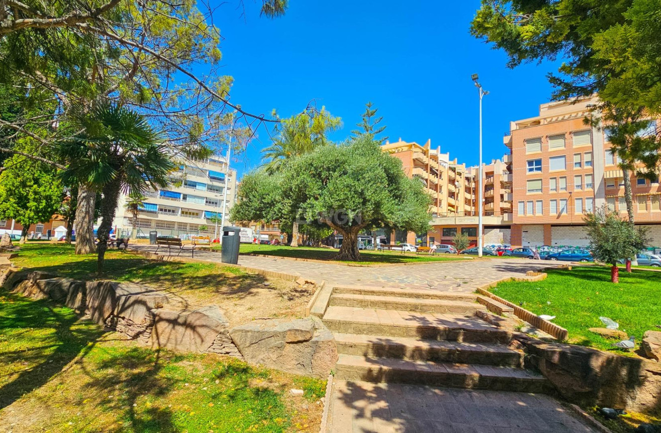 Odsprzedaż - Mieszkanie w bloku - Torrevieja - Playa del Cura