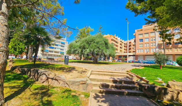 Odsprzedaż - Mieszkanie w bloku - Torrevieja - Playa del Cura