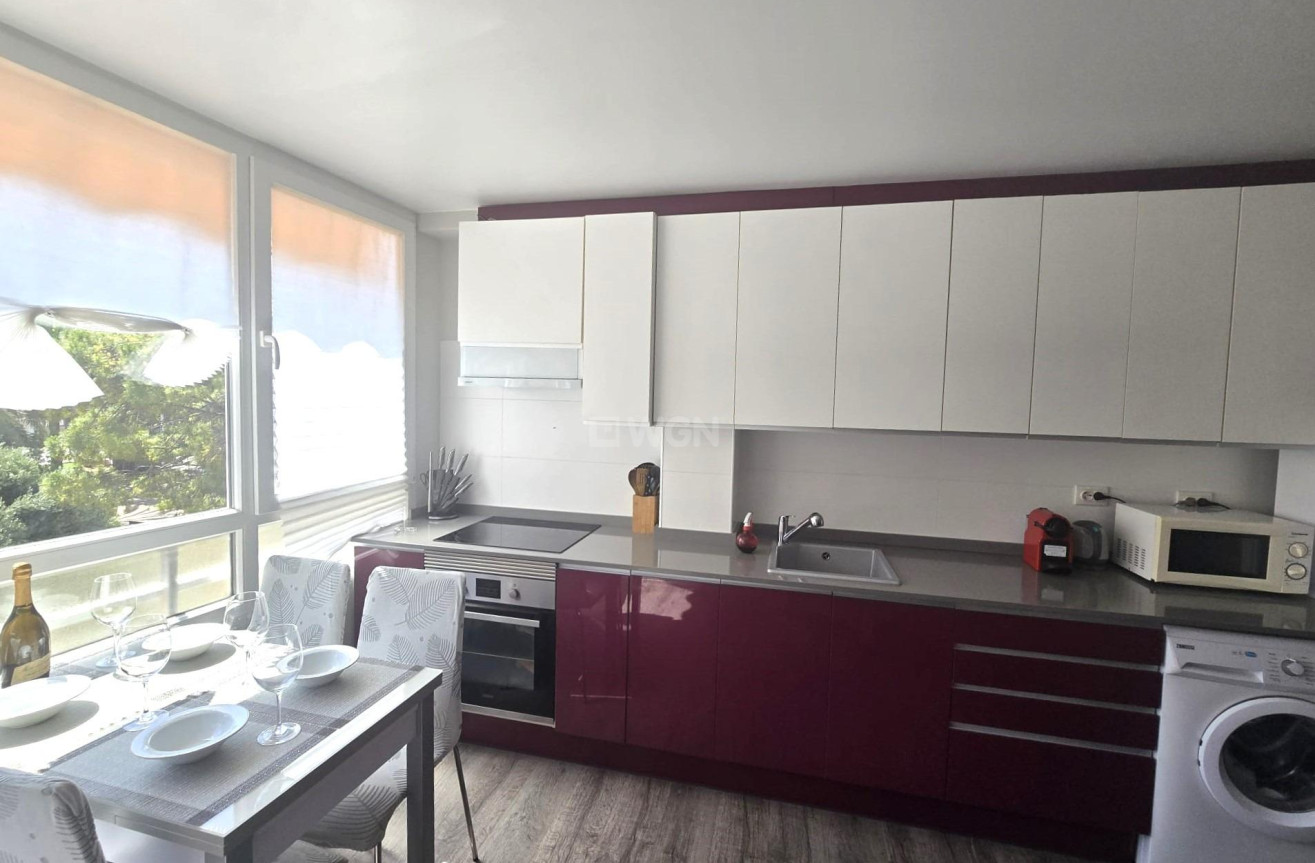 Odsprzedaż - Mieszkanie w bloku - Torrevieja - Playa del Cura