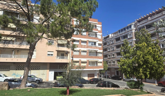 Odsprzedaż - Mieszkanie w bloku - Torrevieja - Playa del Cura