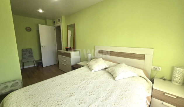 Odsprzedaż - Mieszkanie w bloku - Torrevieja - Playa del Cura