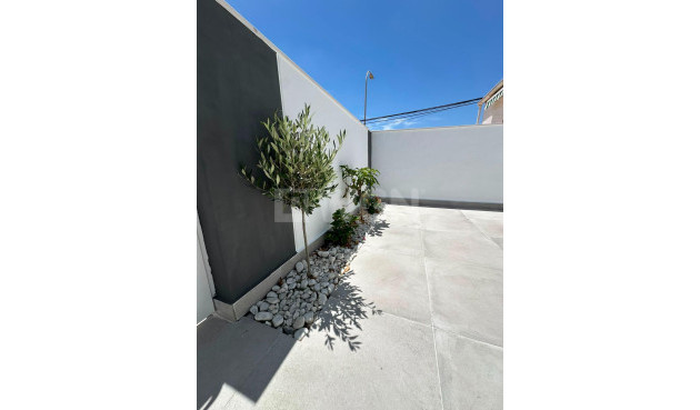 Resale - Bungalow - Torrevieja - La Siesta - El Salado - Torreta