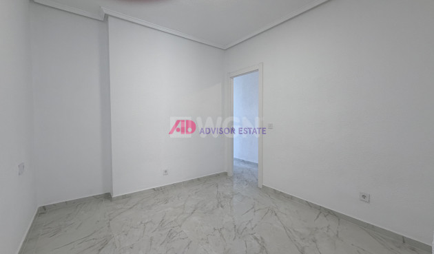 Odsprzedaż - Mieszkanie w bloku - Torrevieja - Costa Blanca