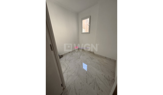 Odsprzedaż - Mieszkanie w bloku - Torrevieja - Costa Blanca