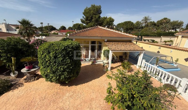 Odsprzedaż - Villa - Pinar de Campoverde - Inland